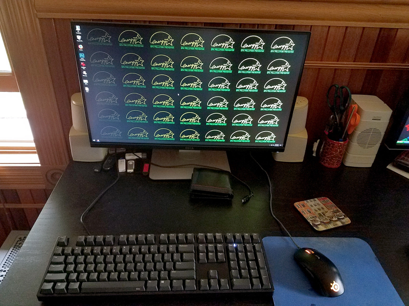 Illustration for article titled Show us your BATTLESTATIONS!